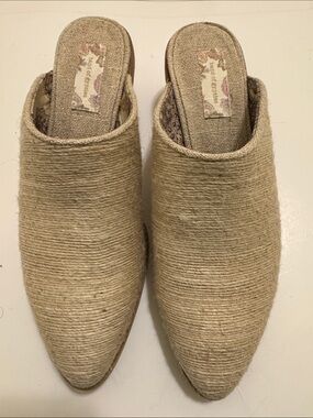 NWOT Band of Gypsies Texture Mule Shoes
